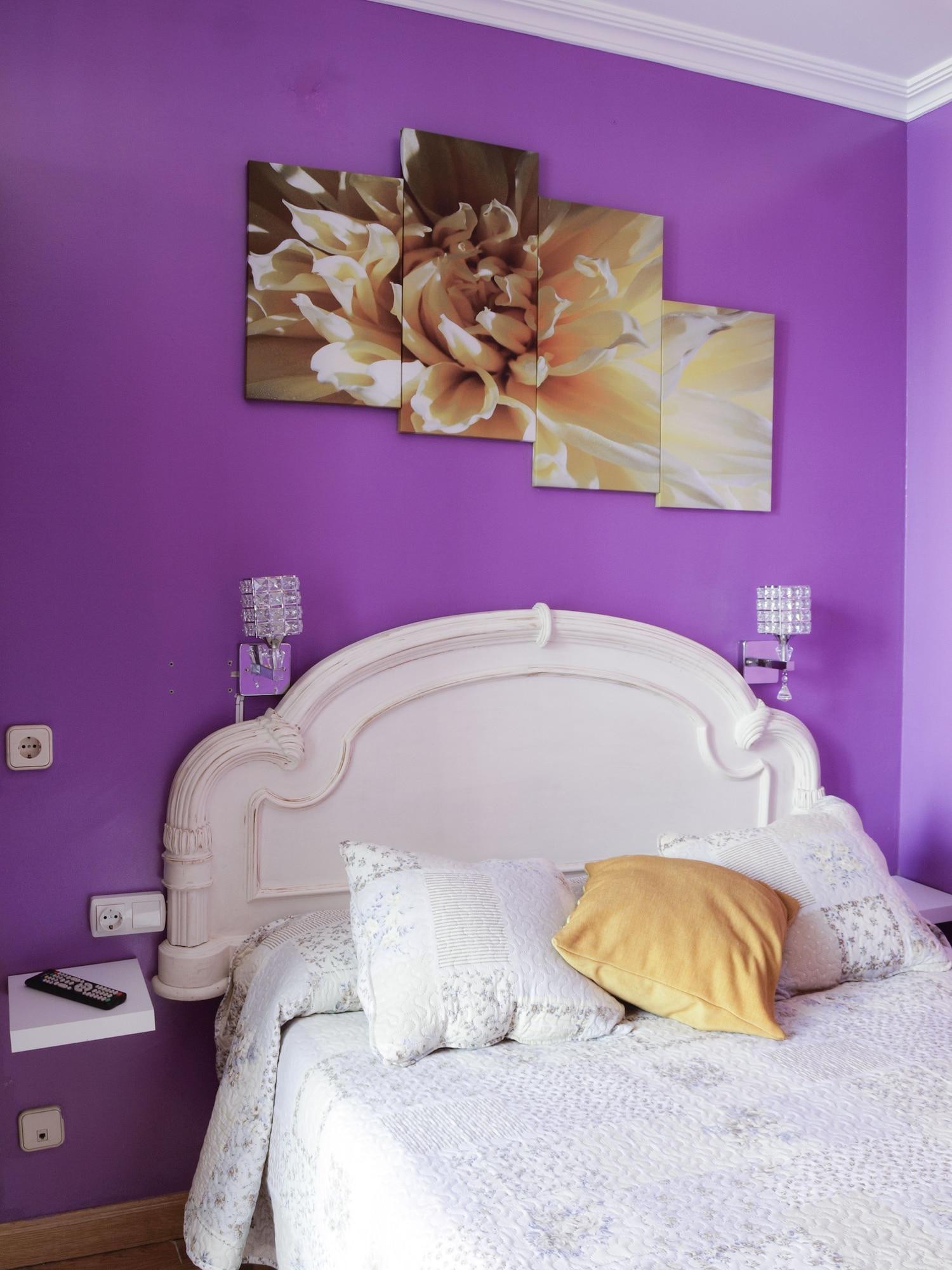 Rc Miguel Angel Hostel Мадрид Екстериор снимка Purple bedroom