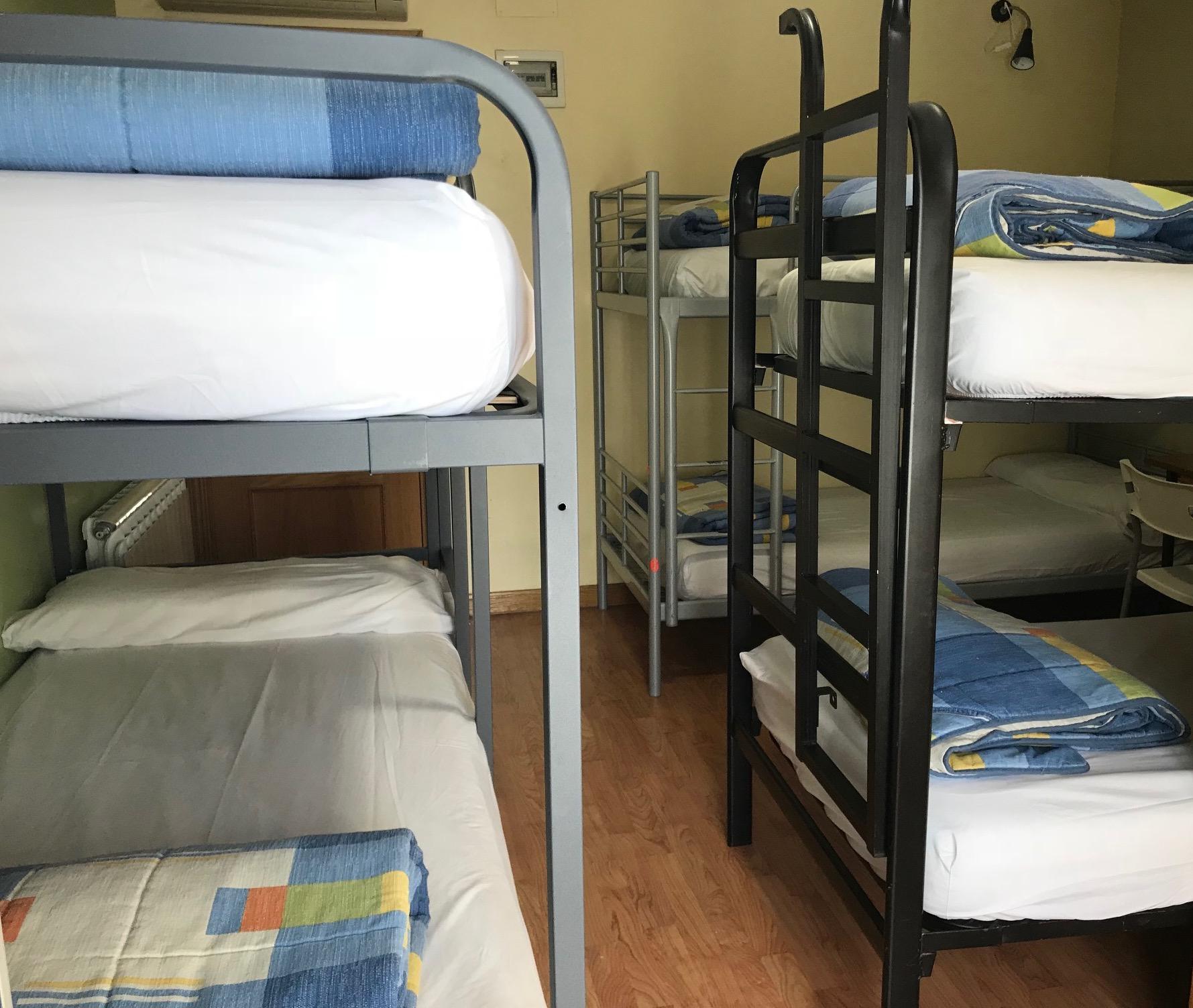 Rc Miguel Angel Hostel Мадрид Екстериор снимка Hostel beds