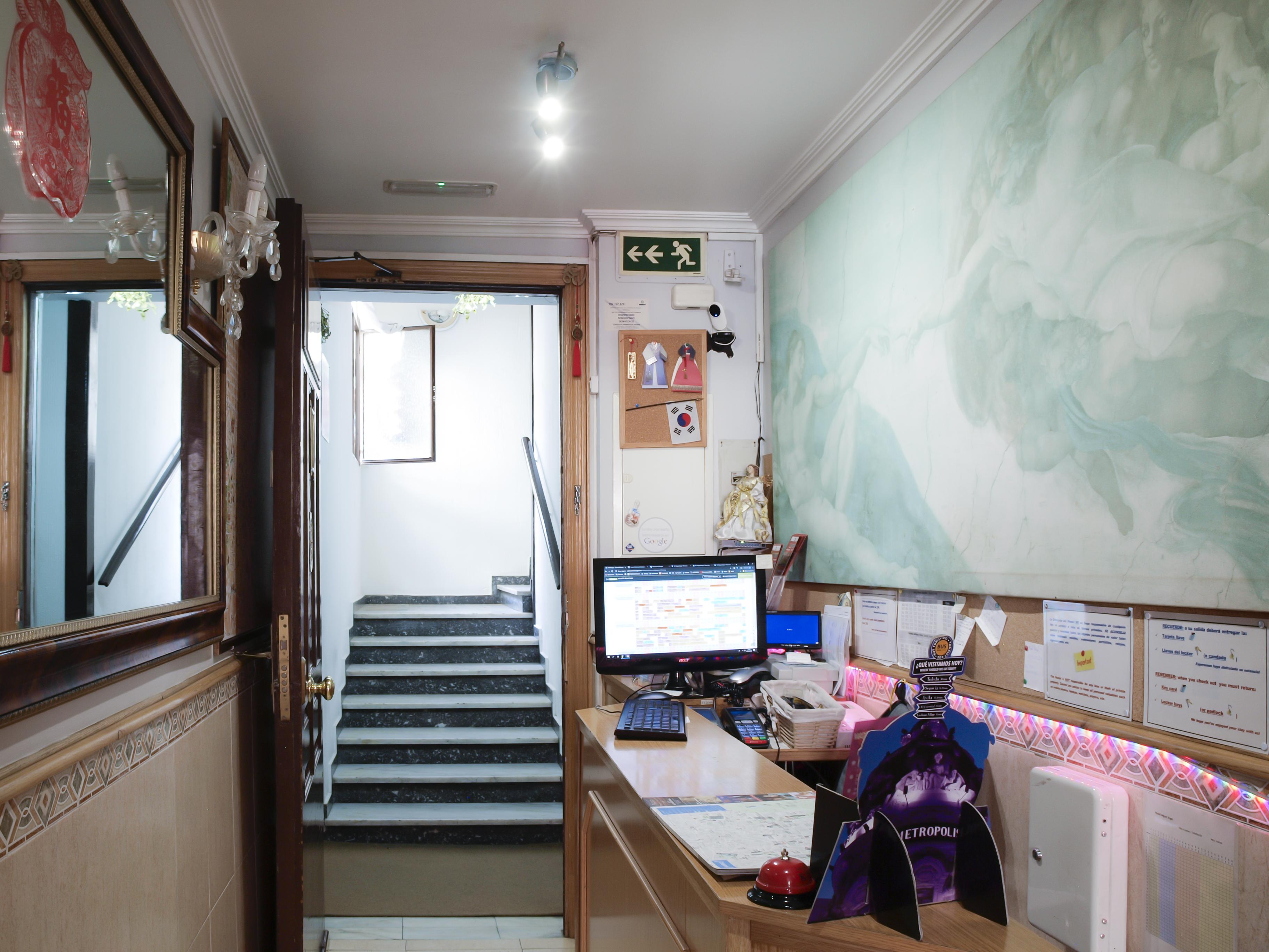 Rc Miguel Angel Hostel Мадрид Екстериор снимка Reception