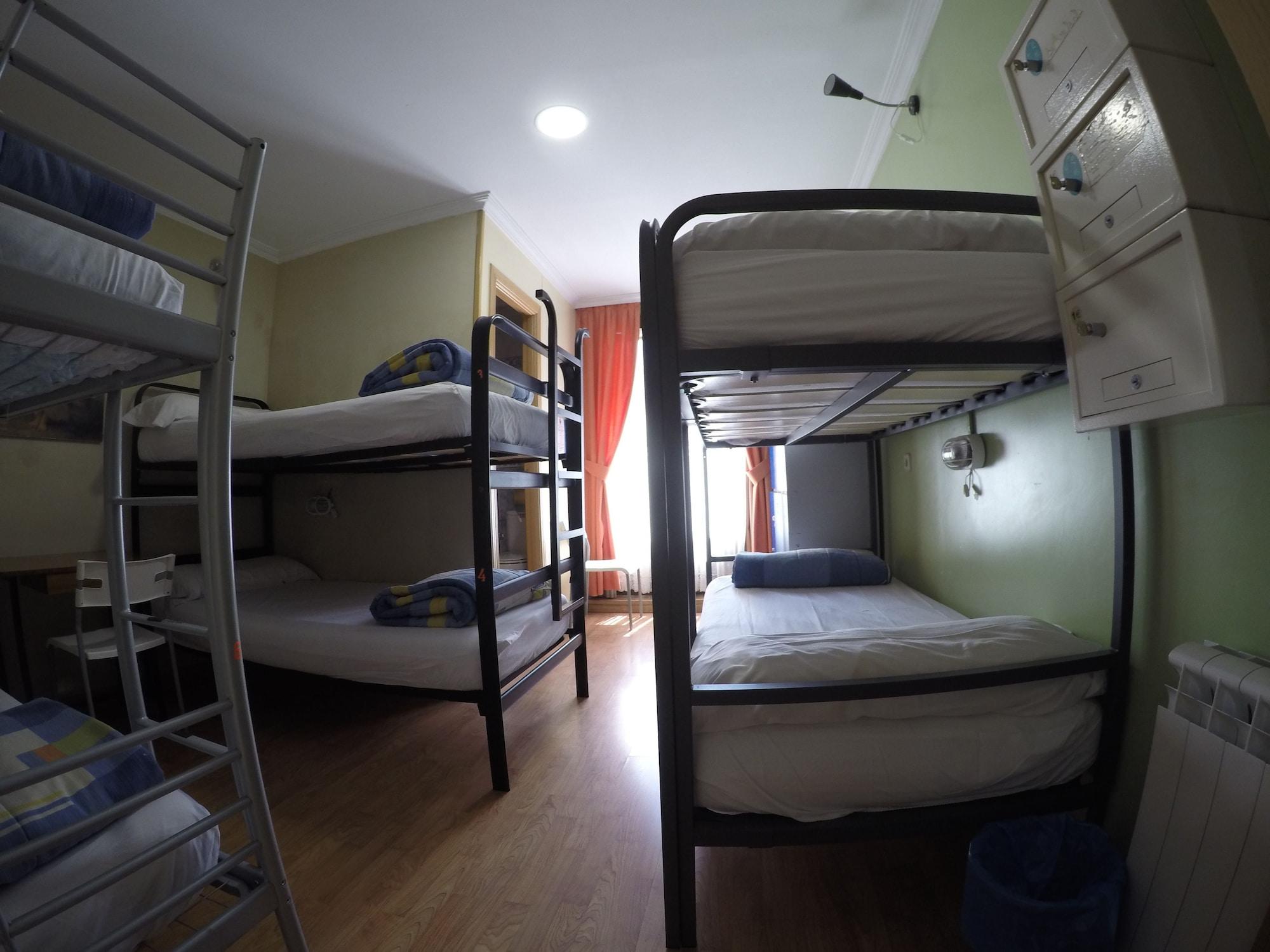 Rc Miguel Angel Hostel Мадрид Екстериор снимка Hostel in Madrid, Spain