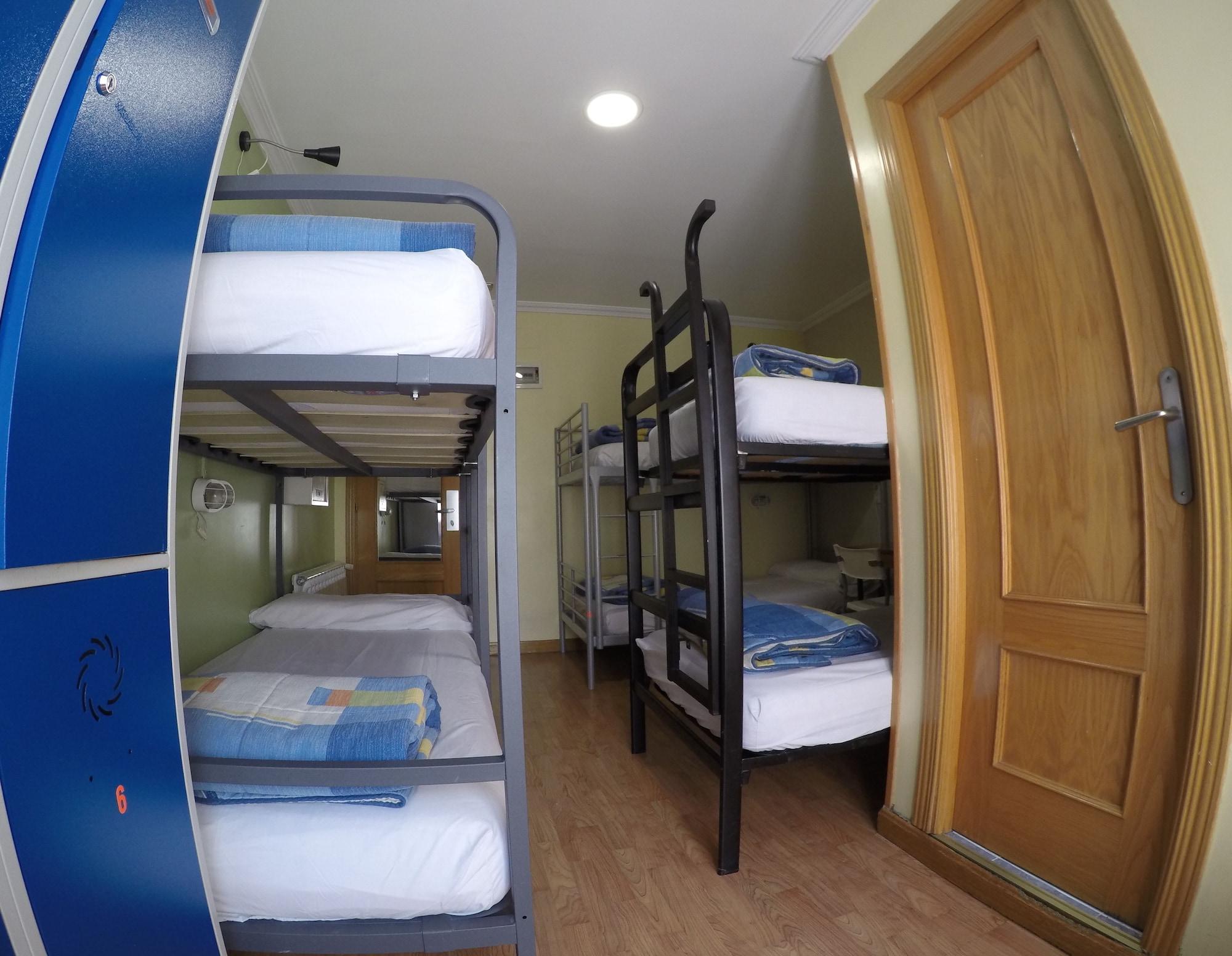 Rc Miguel Angel Hostel Мадрид Екстериор снимка