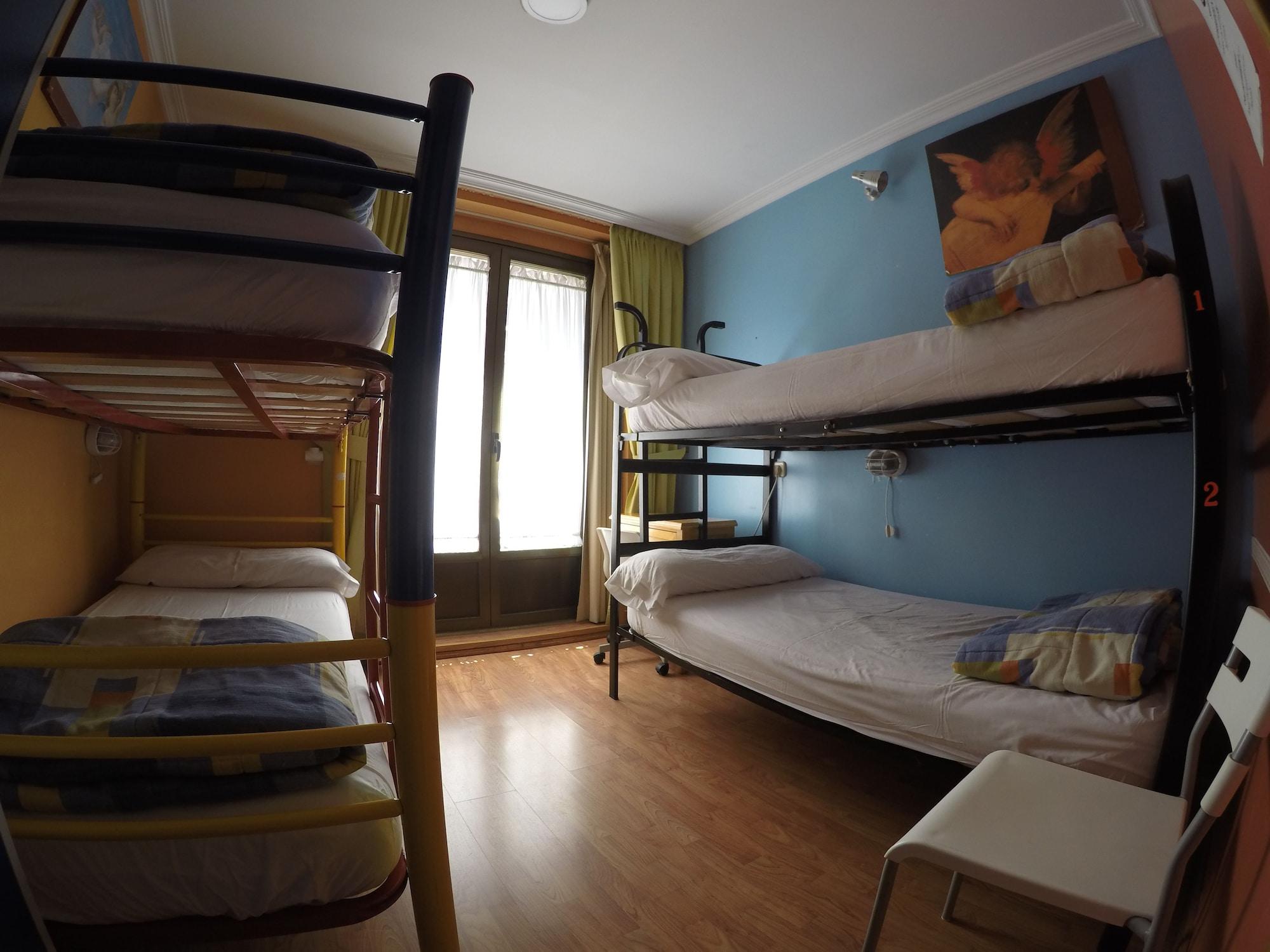Rc Miguel Angel Hostel Мадрид Екстериор снимка Hostel room in Madrid, Spain