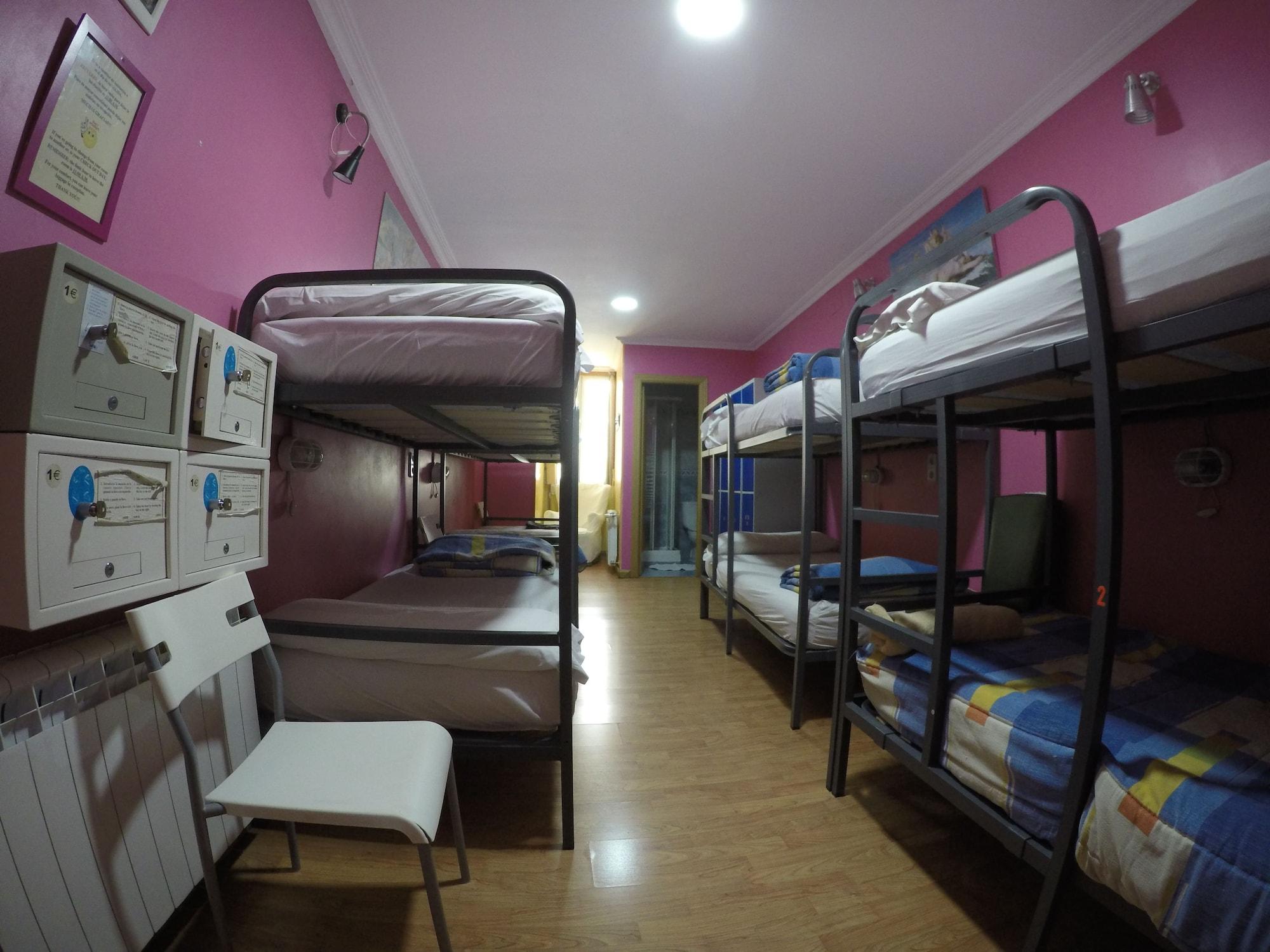 Rc Miguel Angel Hostel Мадрид Екстериор снимка Hostel in Madrid, Spain