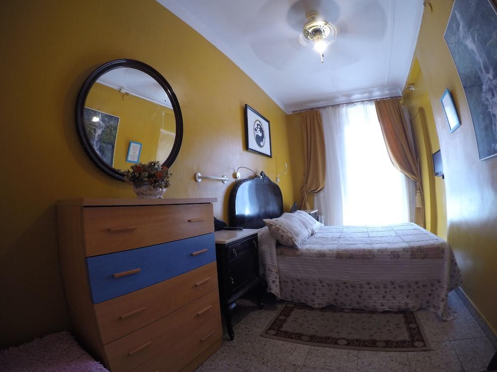 Rc Miguel Angel Hostel Мадрид Екстериор снимка A bedroom