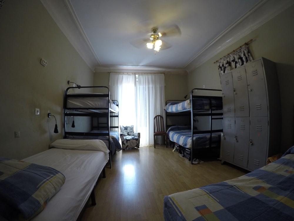 Rc Miguel Angel Hostel Мадрид Екстериор снимка Hostel room in Spain