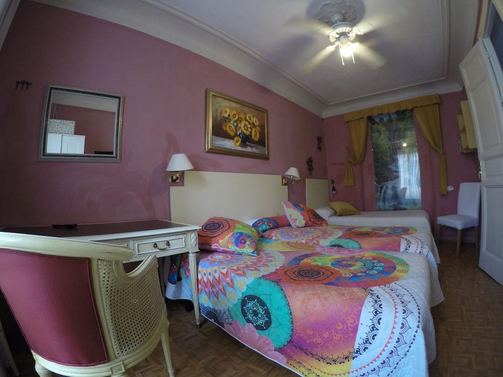 Rc Miguel Angel Hostel Мадрид Екстериор снимка A room at the hotel