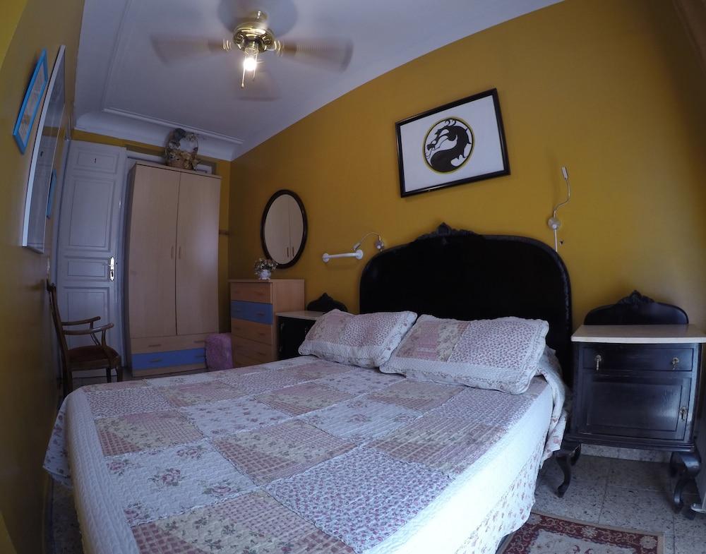 Rc Miguel Angel Hostel Мадрид Екстериор снимка A bedroom