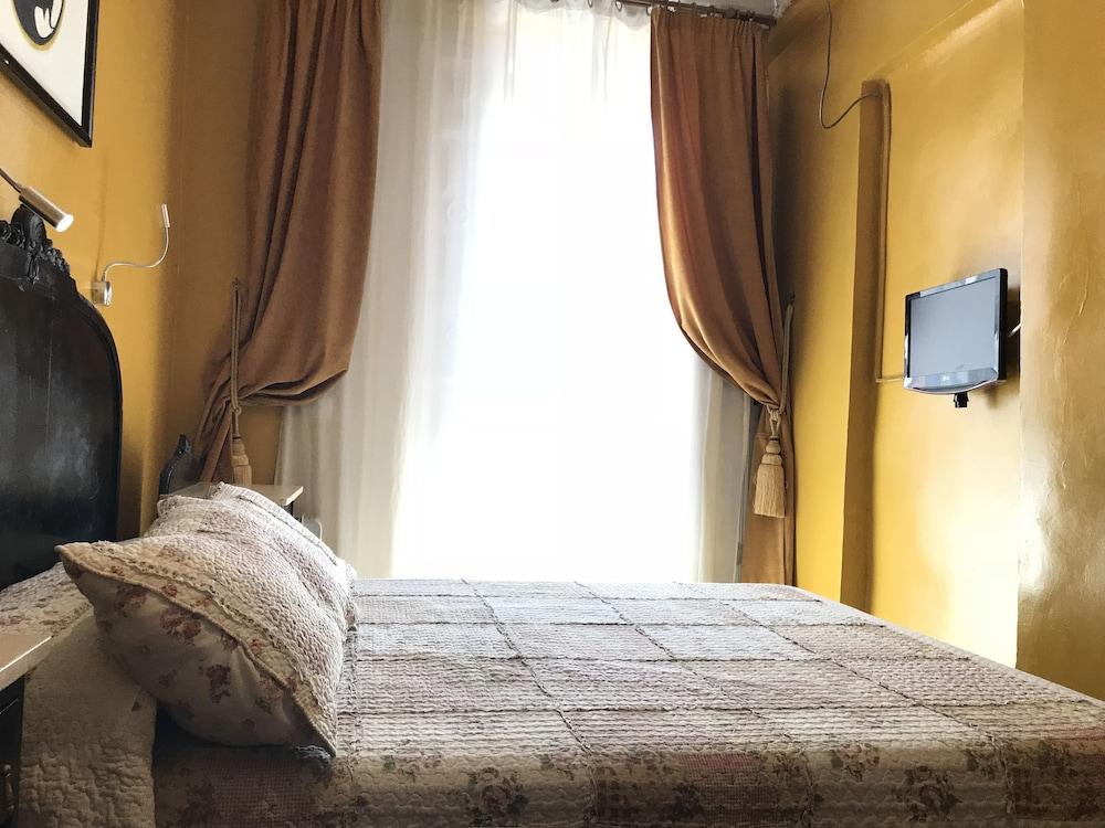 Rc Miguel Angel Hostel Мадрид Екстериор снимка A room at the hotel