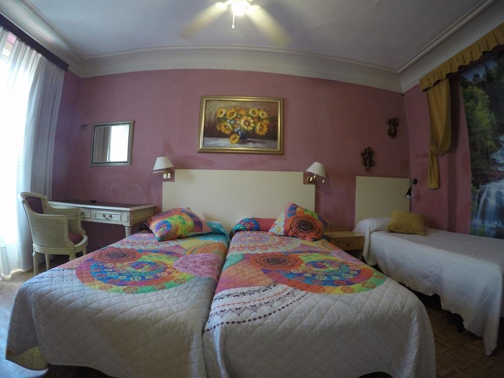 Rc Miguel Angel Hostel Мадрид Екстериор снимка