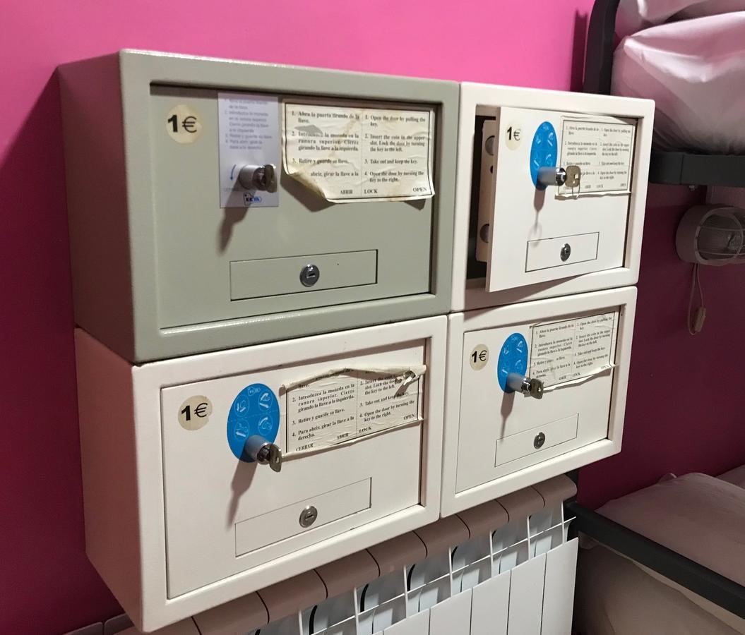Rc Miguel Angel Hostel Мадрид Екстериор снимка Private mailboxes in a French post office