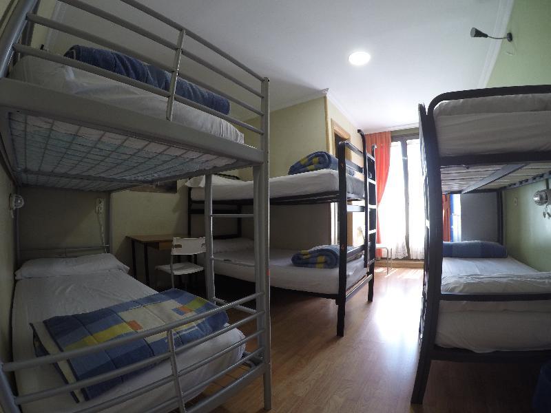 Rc Miguel Angel Hostel Мадрид Екстериор снимка Hostel in Madrid, Spain
