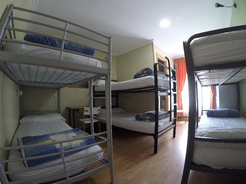 Rc Miguel Angel Hostel Мадрид Екстериор снимка Hostel in Madrid, Spain