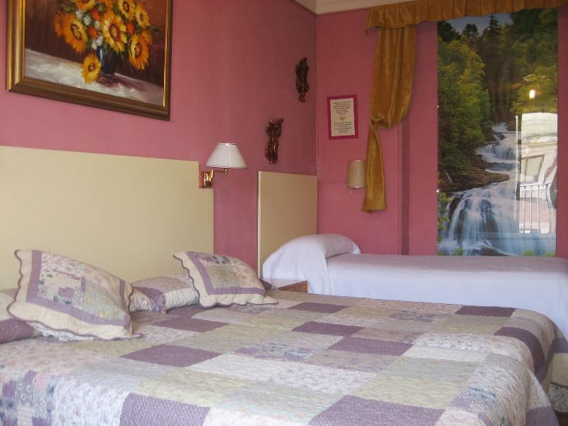 Rc Miguel Angel Hostel Мадрид Екстериор снимка A room at the hotel
