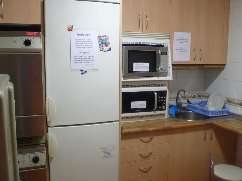 Rc Miguel Angel Hostel Мадрид Екстериор снимка A typical kitchen in a hostel