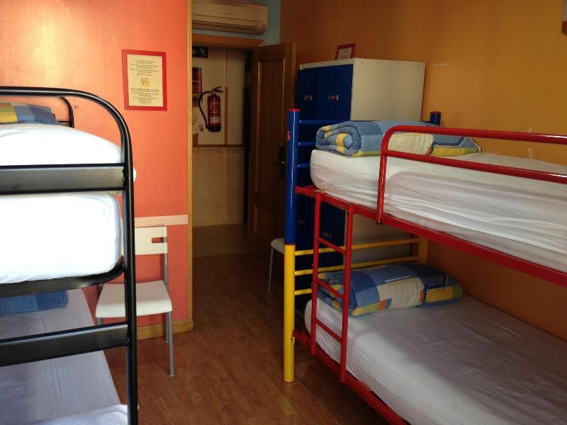 Rc Miguel Angel Hostel Мадрид Екстериор снимка Hostel in Madrid, Spain